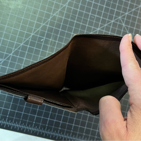 GUC Morocco leather travel wallet - Picture 9 of 9